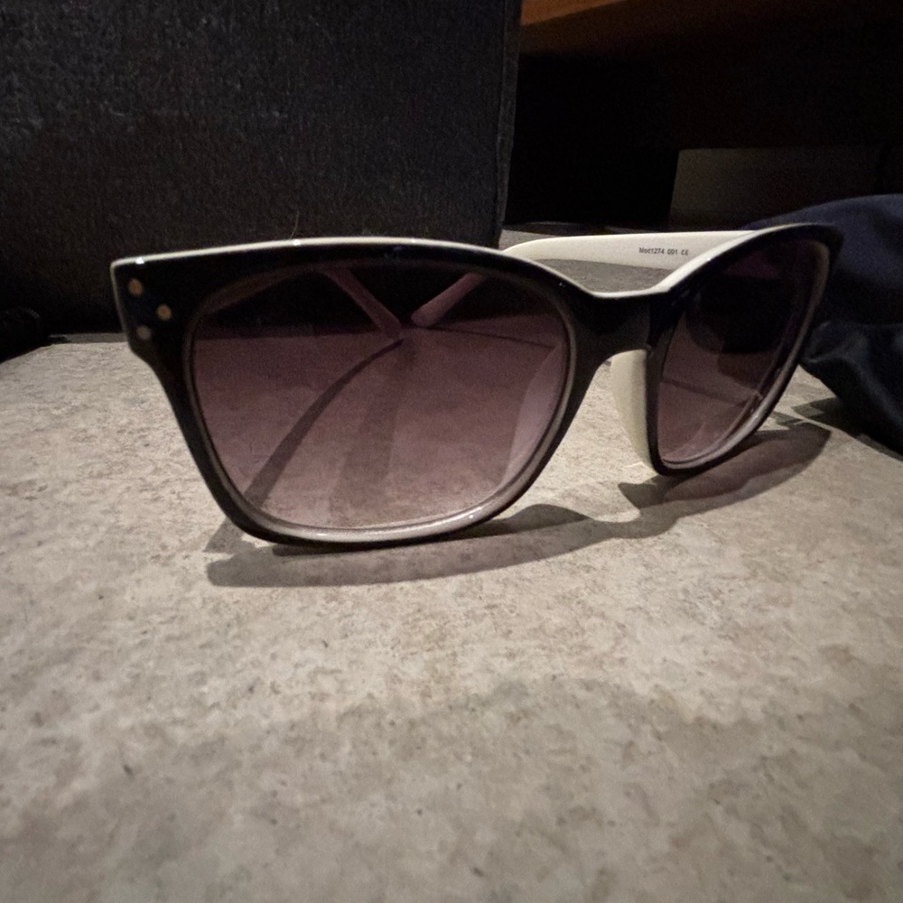 Vintage Oscar de La Renta Classic Black Cat-Eye Women's Sunglasses -